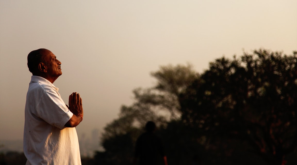 The Spiritual Meaning Of Namaskar – Bow to the Baghawan in You