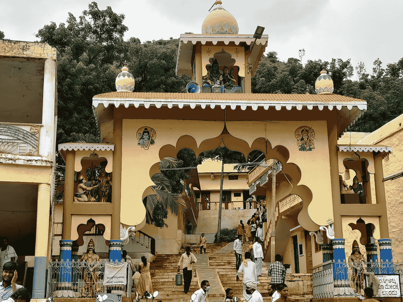 Sri Veerabhadreshwara Theatre, No-33-6, BEML Layout, Basaveshwaranagara 8th  Main, Kamala Nagar, Near Academy Of Science and Knowledge, Bengaluru,  Karnataka, 560079